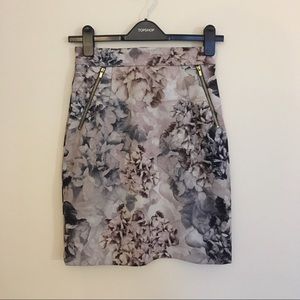 Elegant pencil skirt