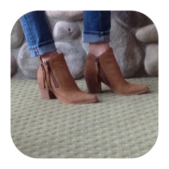 ๐๐Dolce Vita Leather Zip Tassel Ankle Bootie - Picture 4 of 8