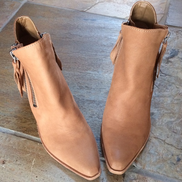 ๐๐Dolce Vita Leather Zip Tassel Ankle Bootie - Picture 5 of 8