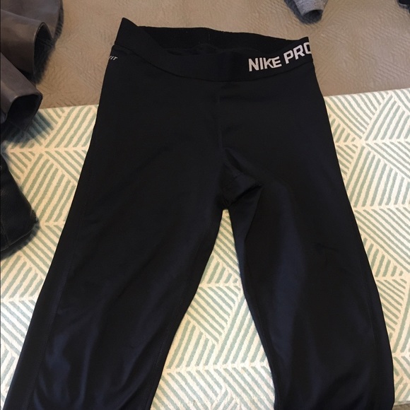 Nike pro capris