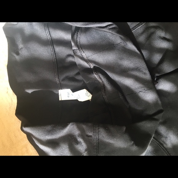 Lululemon Luon shorts - Picture 2 of 2