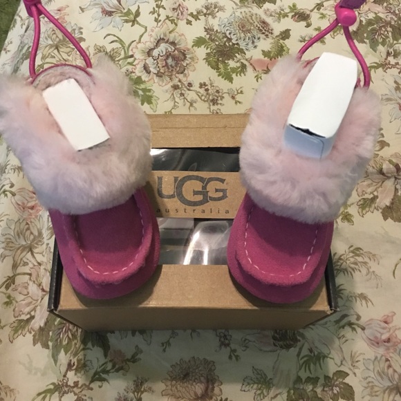 Pink uggs - Picture 2 of 3