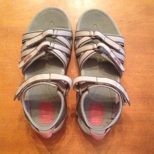 💥💥WEEKEND SALE!💥💥 Teva Tirra sandals