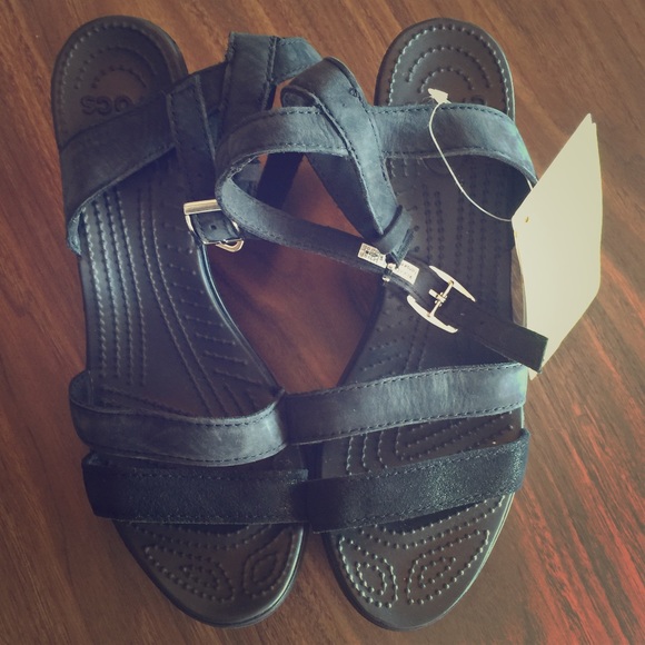 Crocs - Black Leigh's Shimmers Wedge Sz 9