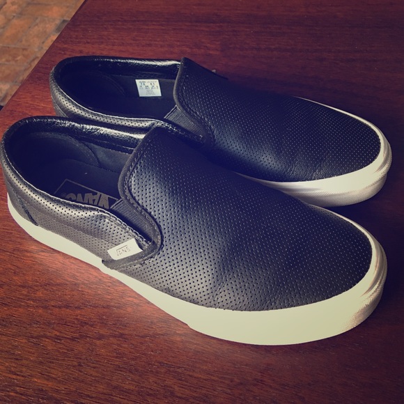 Vans perf leather classic slip on