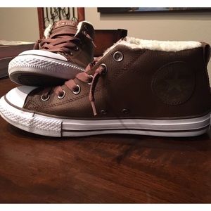 👌🏼 Women's Size 8 Leather Converse!
