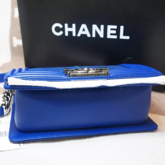 Electric blue stingray Chanel leboy bag - Picture 2 of 4