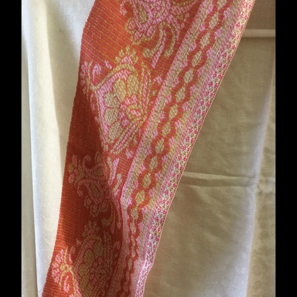 White self design shawl - Picture 2 of 4