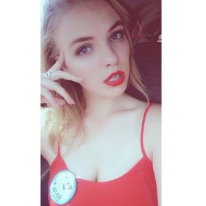 Meet your Posher, Becca