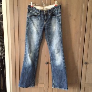 Distressed Mavi jeans