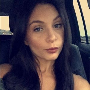 Meet your Posher, Nicole