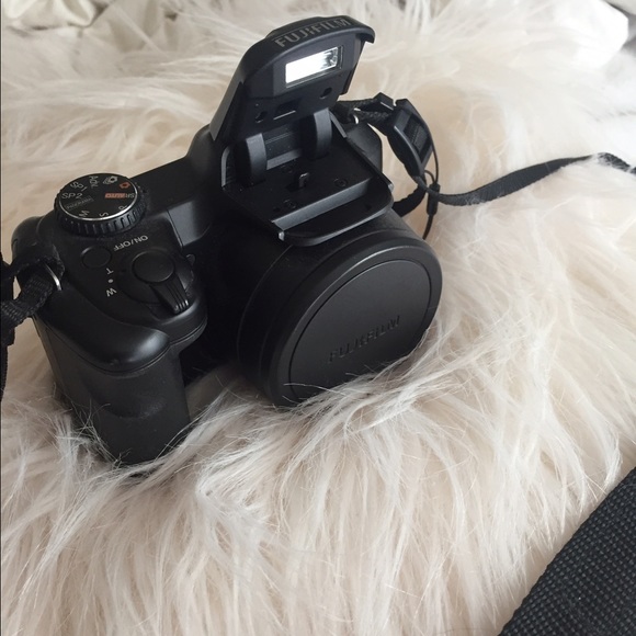 Fujifilm camera (barely used) - Picture 3 of 4