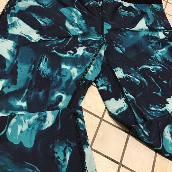 Cropped Marble Blue Work Out Pants - Picture 2 of 4