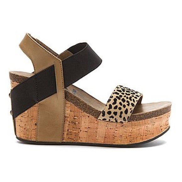 OTBT Cheetah Print wedge size 7.5