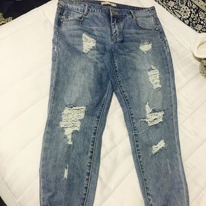 Medium rise ripped jeans