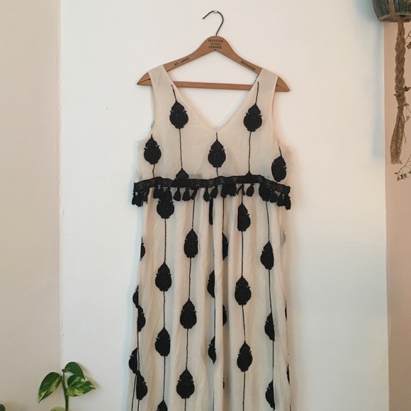 Anthropologie Embroidered Medallion Dress 6