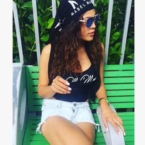 Meet your Posher, Crystal