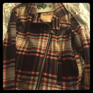 Hollister coat only worn 3 times , was 120 -70$