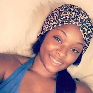 Meet your Posher, Laina