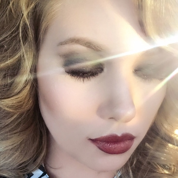 Meet your Posher, Sassy - Picture 2 of 2