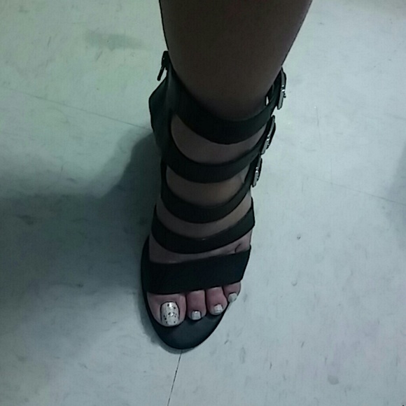 PLATFORMS - Picture 2 of 4