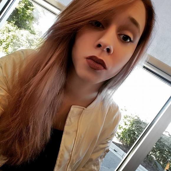 Meet your Posher, Daniella