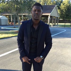 Meet your Posher, Emmanuel