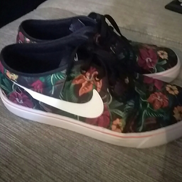 Nike toki low floral print
