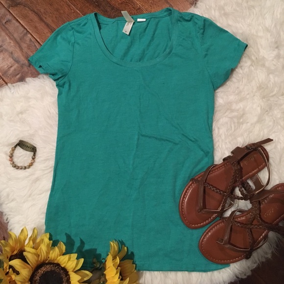 Comfy green scoop neck tee - Picture 2 of 4