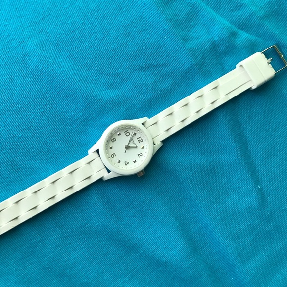 White Guess wrap around watch - Picture 3 of 4