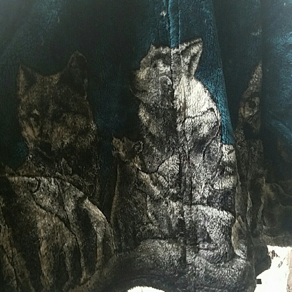 Cozy wolf jacket - Picture 2 of 4