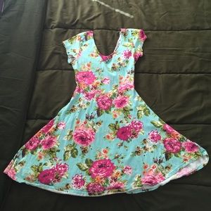Pretty floral cross back dress.