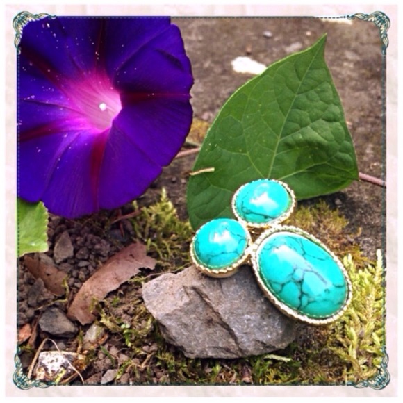 🔥CLEARANCE🎉HP🎉Faux Green Turquoise Stone Ring - Picture 2 of 3