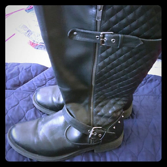 Torrid midcalf quilted boots