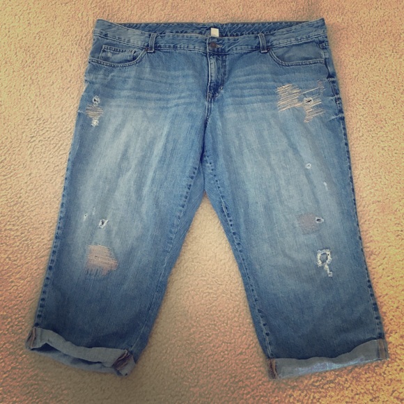 Old Navy 20 destroyed Capri jeans
