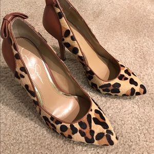 Jessica Simpson pumps