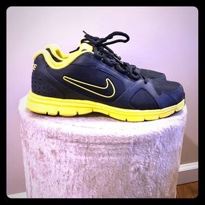 Youth Boys Size 7 Nike Sneakers
