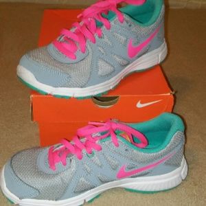 NIKE REVOLUTION 2 - BIG GIRLS 3.5