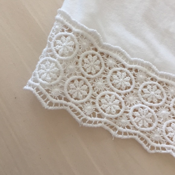 [SOLD] White Sleeveless Tee - Picture 2 of 3