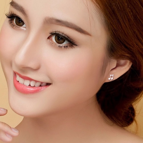 Music note stud earrings 🎶 - Picture 4 of 4