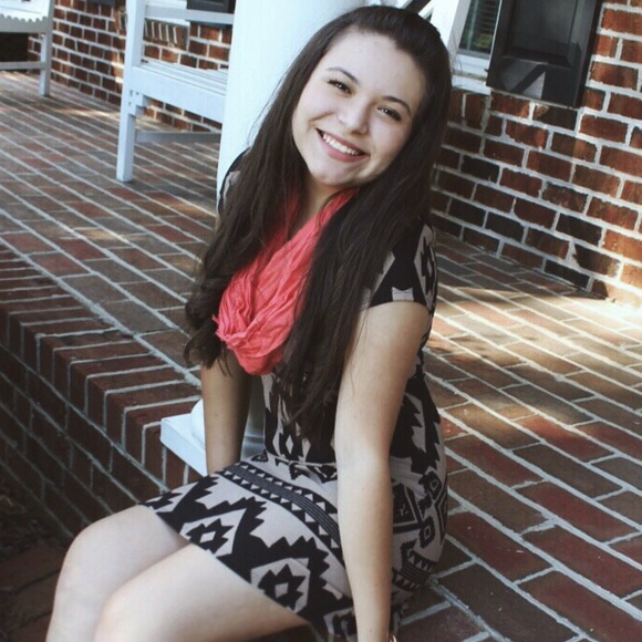 Meet your Posher, Shelby - Picture 2 of 3