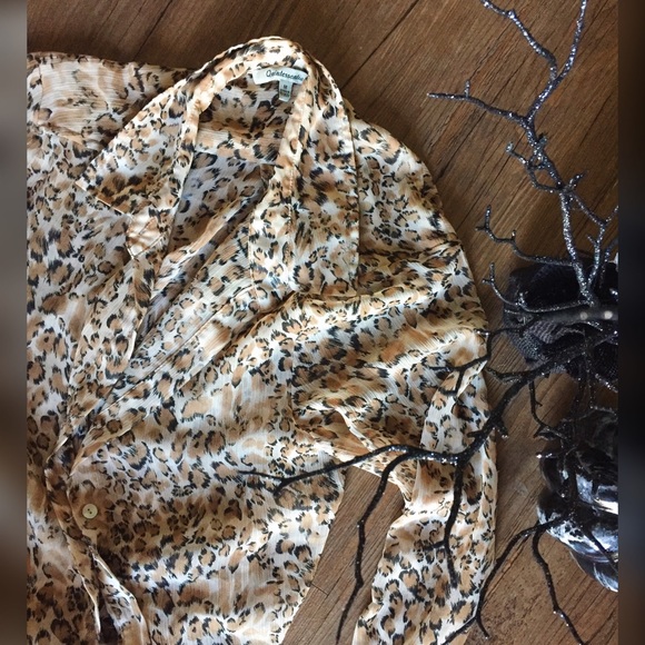 Quintessential Tops - Quintessential // leopard button up // M Quintessential Tops - Quintessential // leopard button up // M