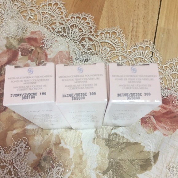 Mary Kay Foundation (1 beige 300) - Picture 2 of 2