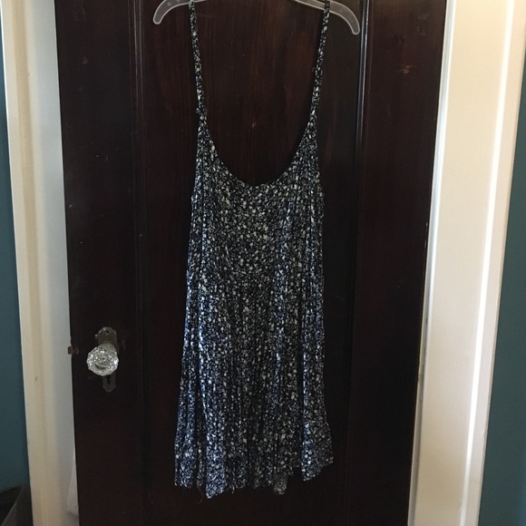 Black blue and white flowery dress/tunic