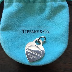 Return to Tiffany heart tag charm