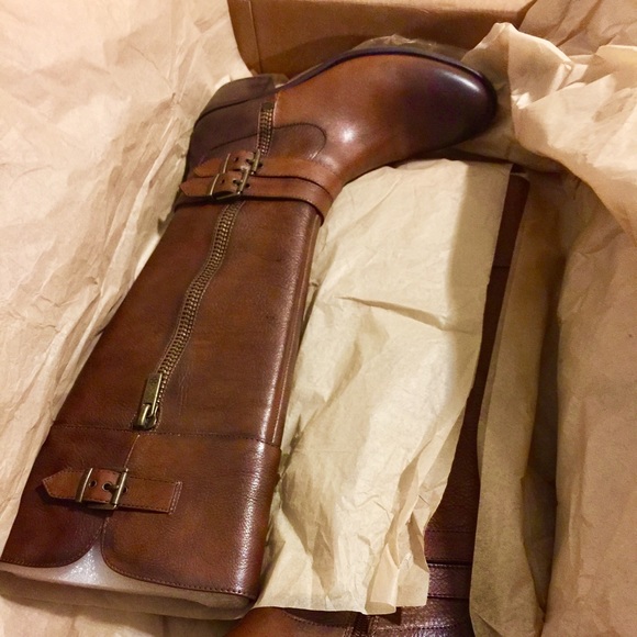 NEW Arturo Chiang Boots