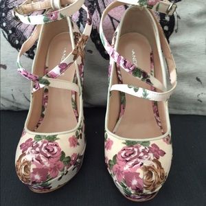 Andrea floral pumps