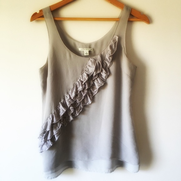 {Banana Republic} Silk Sleeveless Blouse - Picture 2 of 4