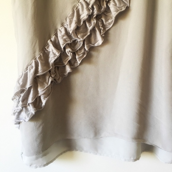 {Banana Republic} Silk Sleeveless Blouse - Picture 4 of 4