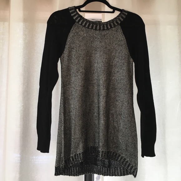 Contrasting sleeves sweater